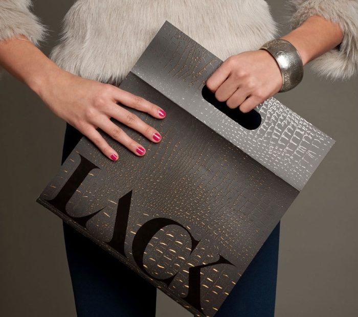 <!--:es-->Una revista que se convierte en bolso<!--:--><!--:pt-->Uma revista que se transforma em bolsa<!--:-->