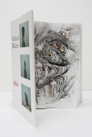<!--:es-->Libros erosionados o transformados por Noriko Ambe<!--:--><!--:pt-->Livros gastos ou transformados por Noriko Ambe<!--:-->