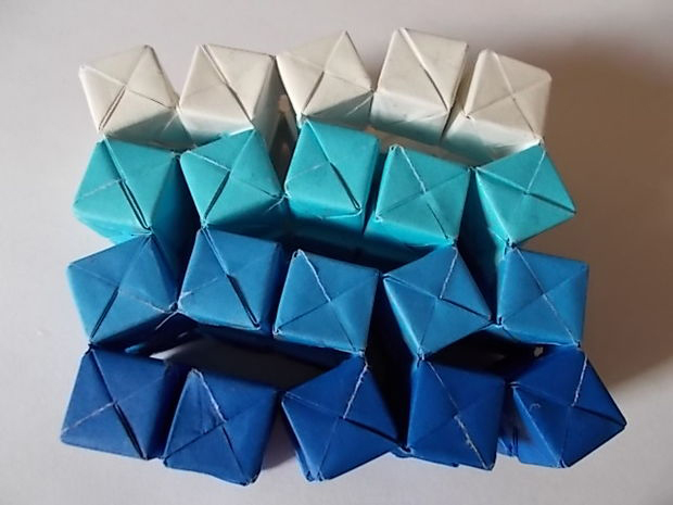 Te enseñamos a crear un escultura interactiva de Origami en 45 pasos